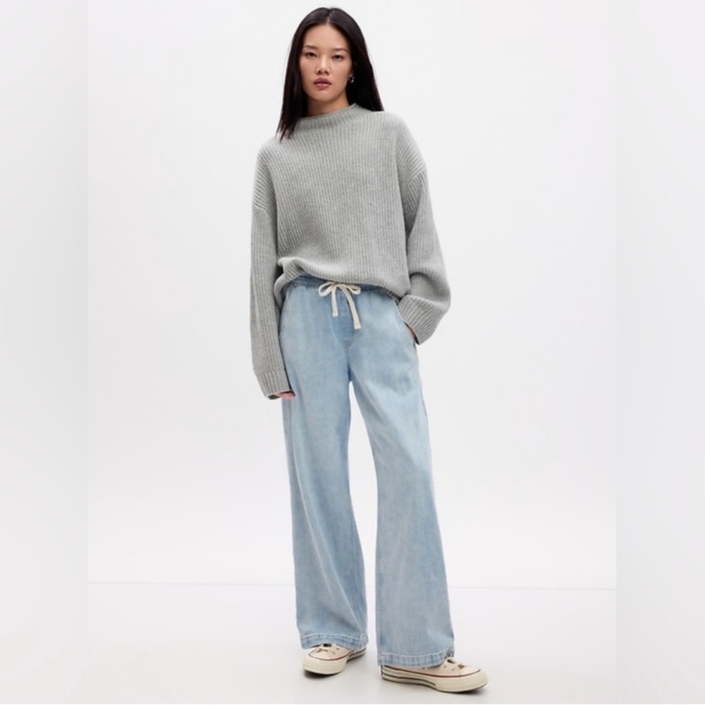 GAP Wide Leg Pull On Light Wash Jeans